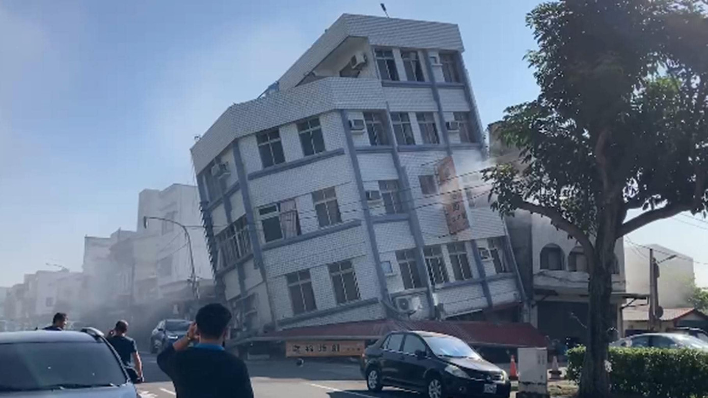 Một tòa nhà bị sập sau vụ động đất ở Đài Loan. Ảnh: Phan Tất Phát. Một tòa nhà bị sập sau vụ động đất ở Đài Loan. Ảnh: Phan Tất Phát.