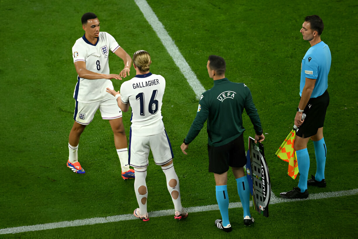 Bellingham lập công, tuyển Anh thắng tối thiểu Serbia trận ra quân ảnh 27 Bellingham lập công, tuyển Anh thắng tối thiểu Serbia trận ra quân ảnh 27