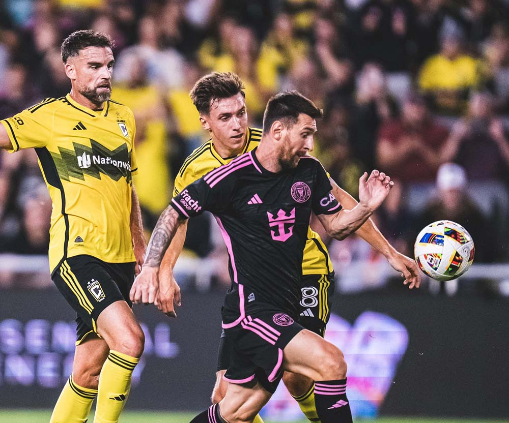 Messi tỏa sáng rực rỡ trong trận đấu với Columbus Crew.