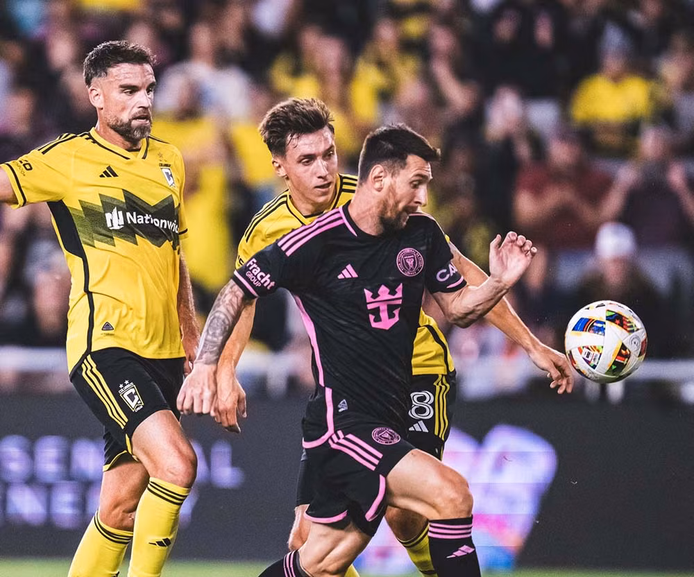 Messi tỏa sáng rực rỡ trong trận đấu với Columbus Crew. Messi tỏa sáng rực rỡ trong trận đấu với Columbus Crew.
