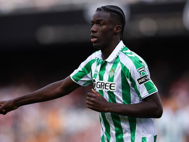 Diao ghi bàn thắng vào phút 90+4, mang về 1 điểm cho Real Betis.