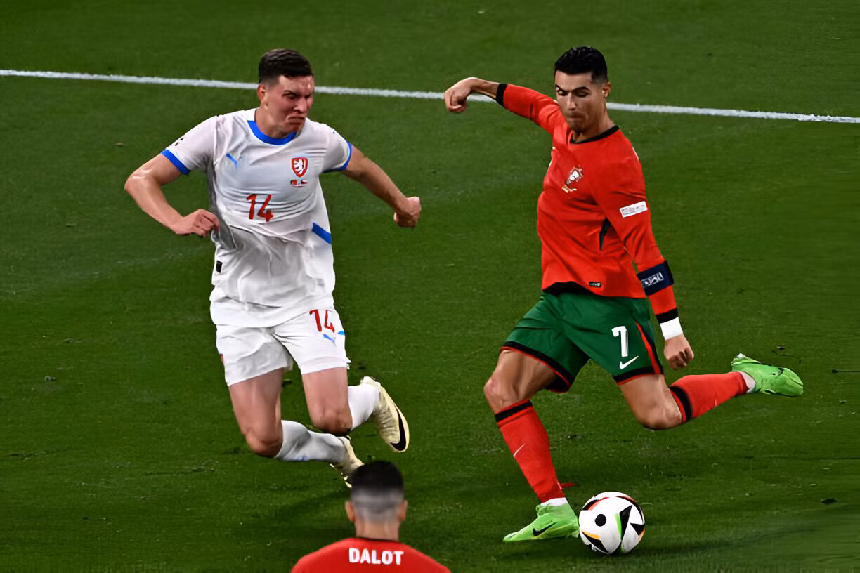 Bồ Đào Nha thắng ngược Séc trong ngày Ronaldo im tiếng ảnh 17