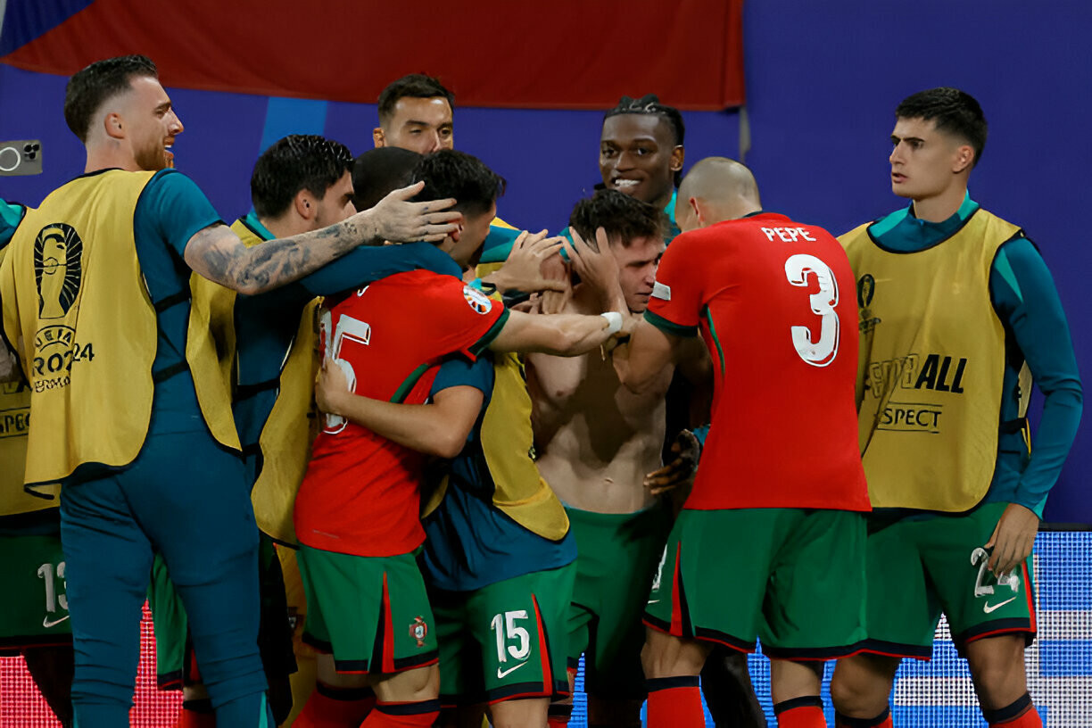 Bồ Đào Nha thắng ngược Séc trong ngày Ronaldo im tiếng ảnh 24 Bồ Đào Nha thắng ngược Séc trong ngày Ronaldo im tiếng ảnh 24