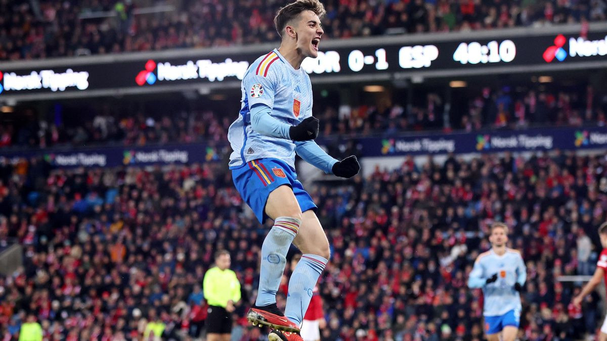 Gavi tỏa sáng giúp Tây Ban Nha vượt qua vòng loại.