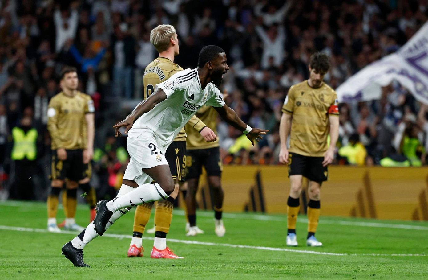 Rudiger ghi bàn thắng quyết định trận đấu.