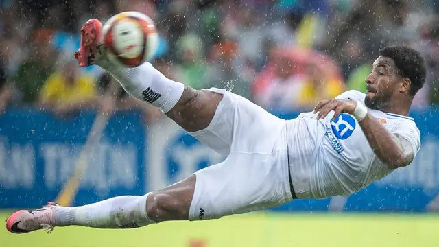 Tiền đạo Nguyễn Xuân Son.