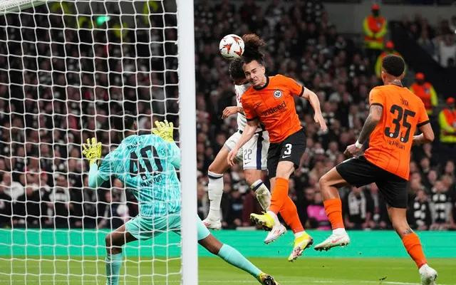 Frankfurt cầm hòa Tottenham trong trận đấu lượt đi.