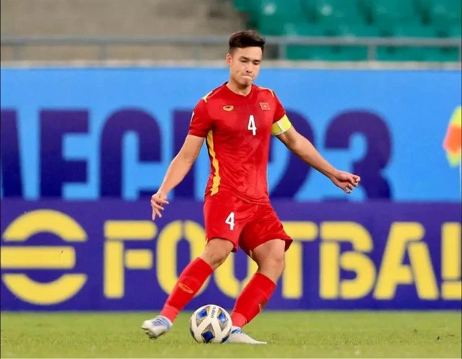 Trung vệ Bùi Hoàng Việt Anh.
