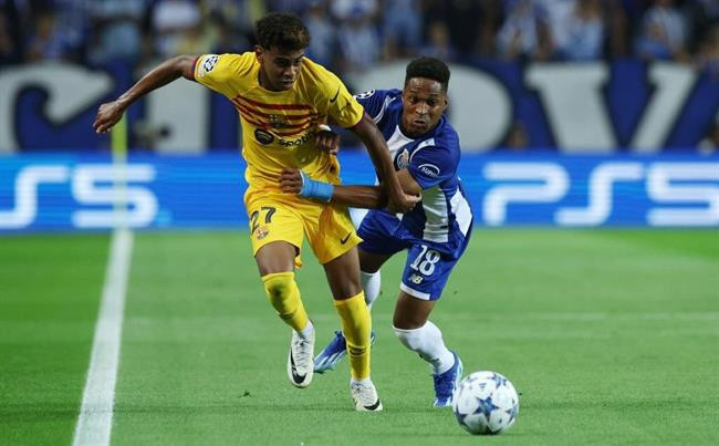 Sao trẻ Lamine Yamal trở thành cầu thủ trẻ nhất đá chính tại Champions League Sao trẻ Lamine Yamal trở thành cầu thủ trẻ nhất đá chính tại Champions League