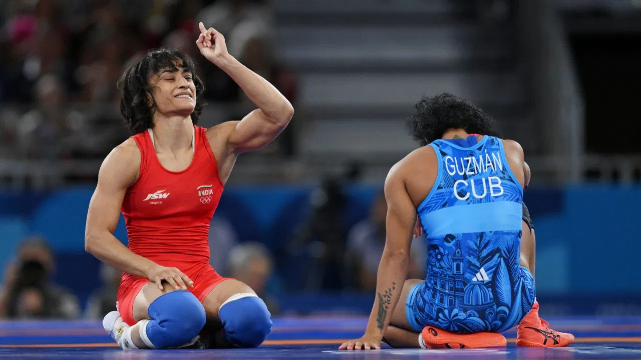 Vinesh Phogat đánh bại Yusneylys Guzman trong trận bán kết. Vinesh Phogat đánh bại Yusneylys Guzman trong trận bán kết.
