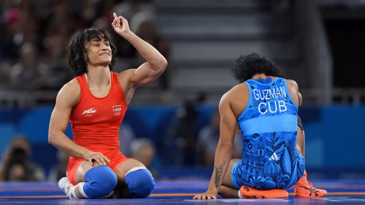 Vinesh Phogat đánh bại Yusneylys Guzman trong trận bán kết. Vinesh Phogat đánh bại Yusneylys Guzman trong trận bán kết.