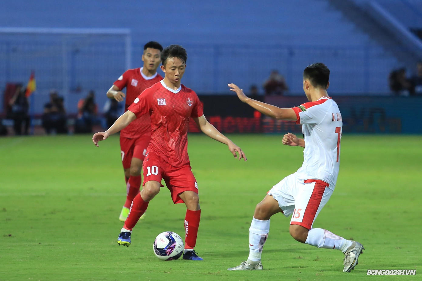 Quy Nhơn Bình Định và Hải Phòng đều đang gặp khó khăn ở mùa giải 2024/2025