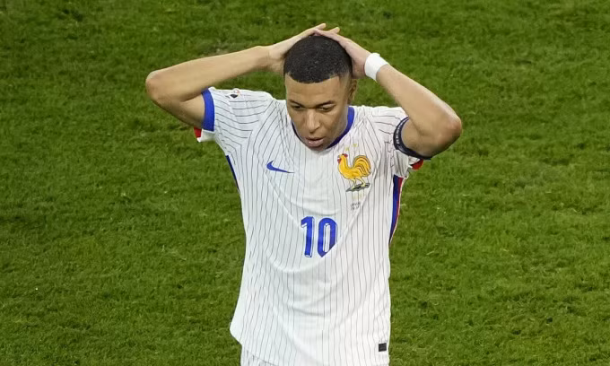 Gương mặt thất thần của Mbappe.