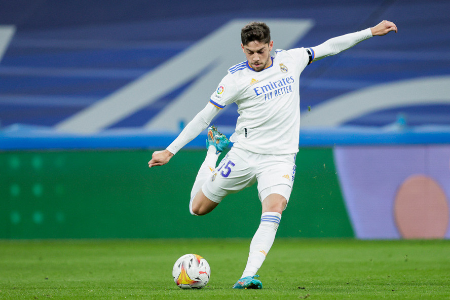 Tiền vệ Valverde đóng vai trò quan trọng ở Real Madrid. Tiền vệ Valverde đóng vai trò quan trọng ở Real Madrid.