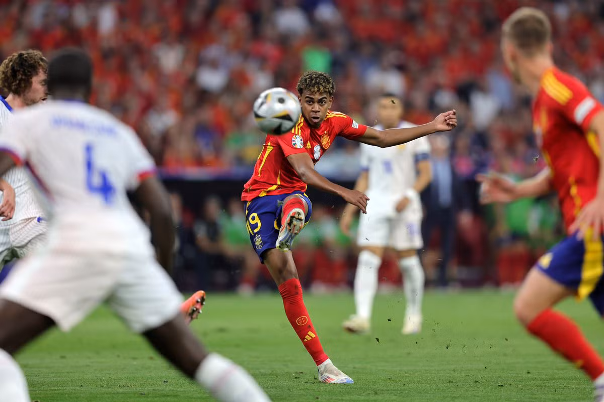 Cú đá mang về bàn thắng đầu tiên cho Yamal tại EURO 2024.