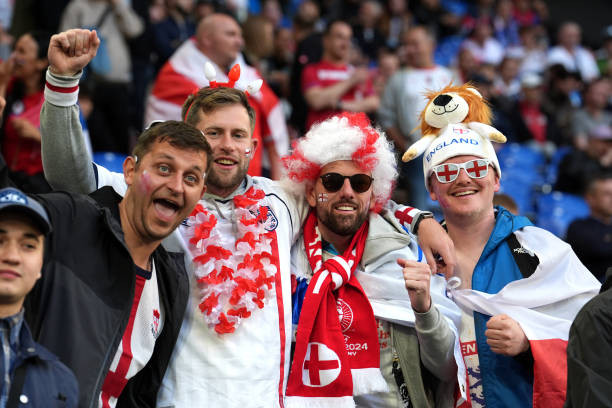 Bellingham lập công, tuyển Anh thắng tối thiểu Serbia trận ra quân ảnh 4 Bellingham lập công, tuyển Anh thắng tối thiểu Serbia trận ra quân ảnh 4