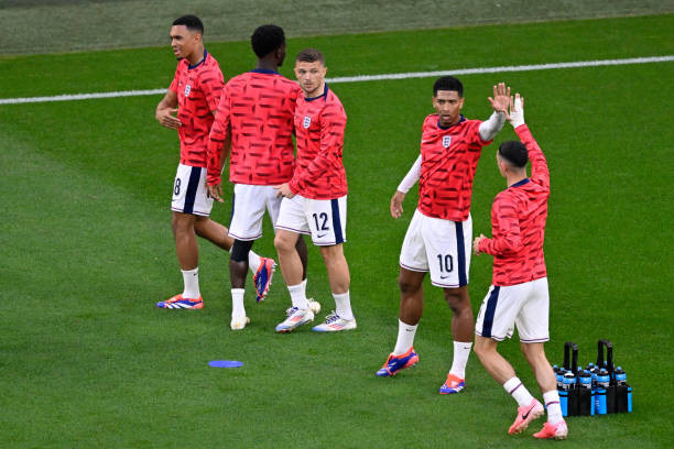 Bellingham lập công, tuyển Anh thắng tối thiểu Serbia trận ra quân ảnh 12 Bellingham lập công, tuyển Anh thắng tối thiểu Serbia trận ra quân ảnh 12