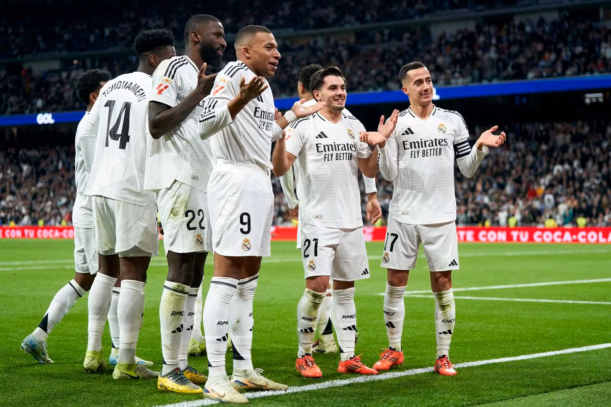 Real Madrid là khắc tinh của Sevilla. Real Madrid là khắc tinh của Sevilla.