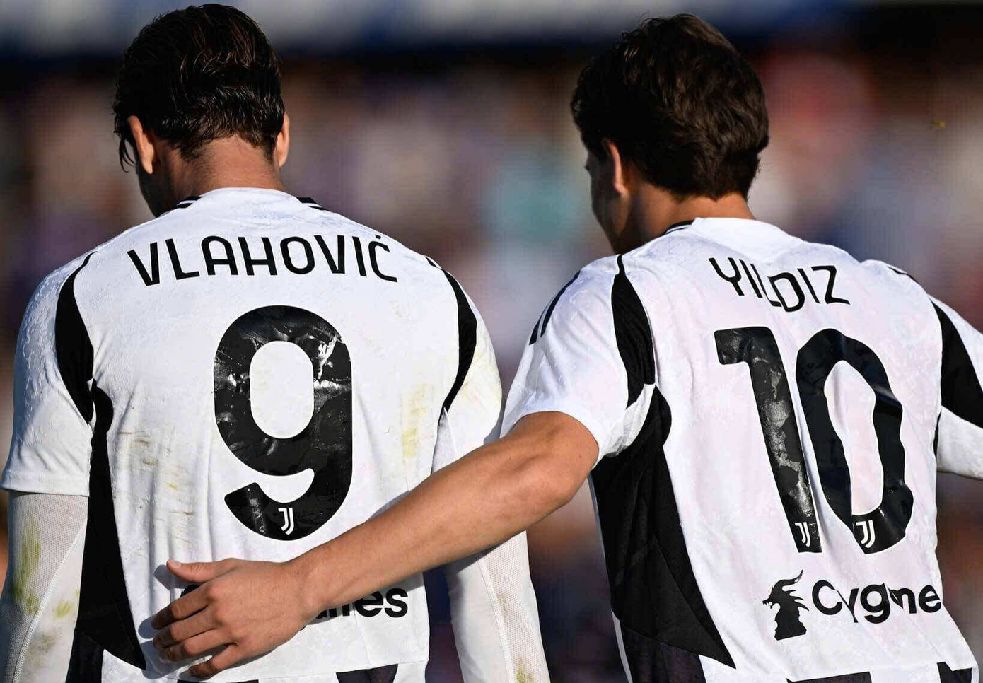 Song sát Vlahovic - Yildiz đang chơi rất hay ở mùa giải 2024/2025. Song sát Vlahovic - Yildiz đang chơi rất hay ở mùa giải 2024/2025.