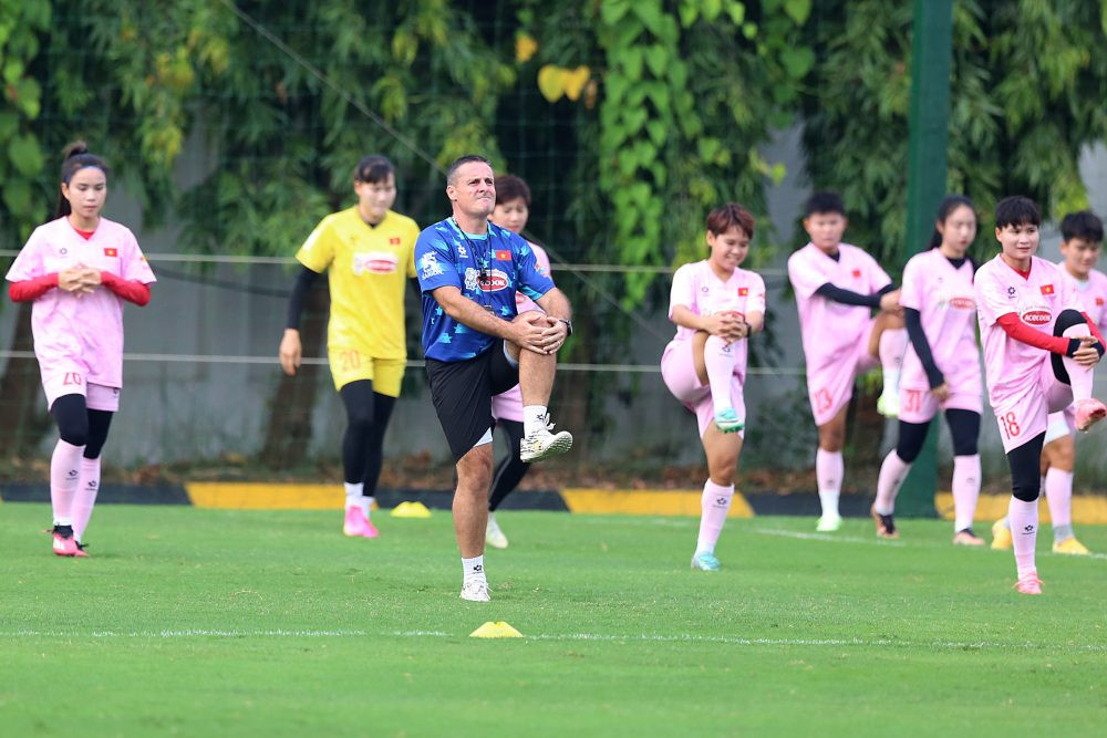 Đội tuyển nữ Việt Nam tập luyện, chuẩn bị cho giải giao hữu. Đội tuyển nữ Việt Nam tập luyện, chuẩn bị cho giải giao hữu.