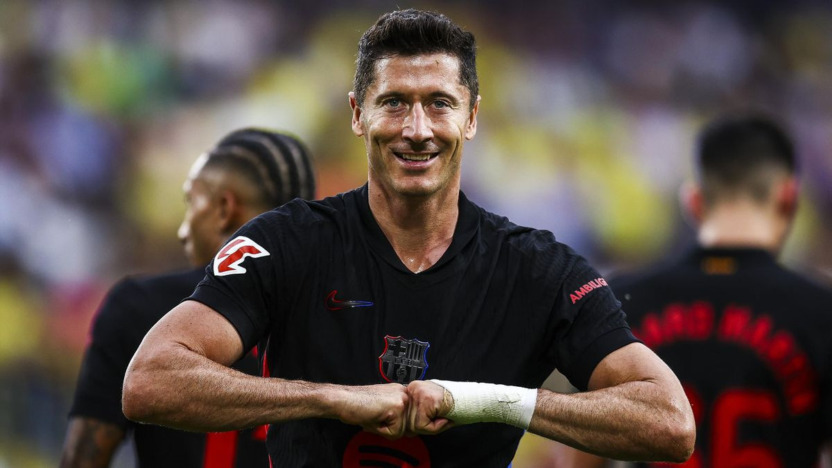 Lewandowski lập cú đúp trong hiệp 1. Lewandowski lập cú đúp trong hiệp 1.