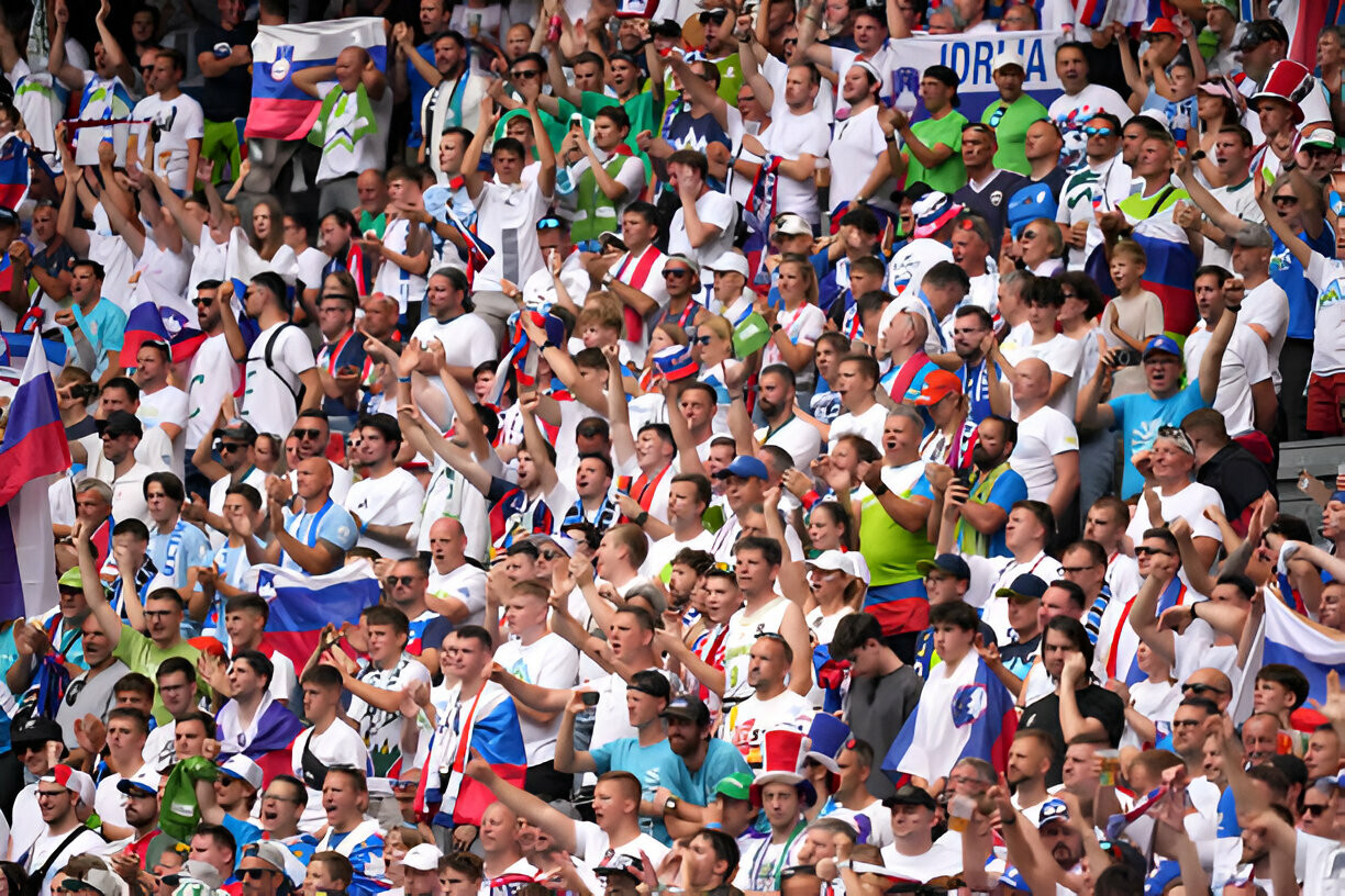 Serbia thoát thua Slovenia nhờ bàn thắng phút 90+5 ảnh 5