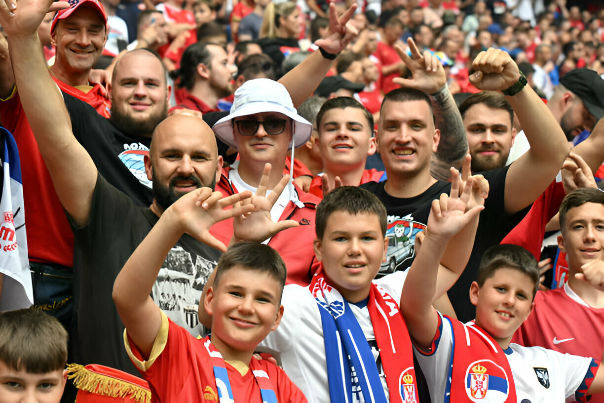 Serbia thoát thua Slovenia nhờ bàn thắng phút 90+5 ảnh 6