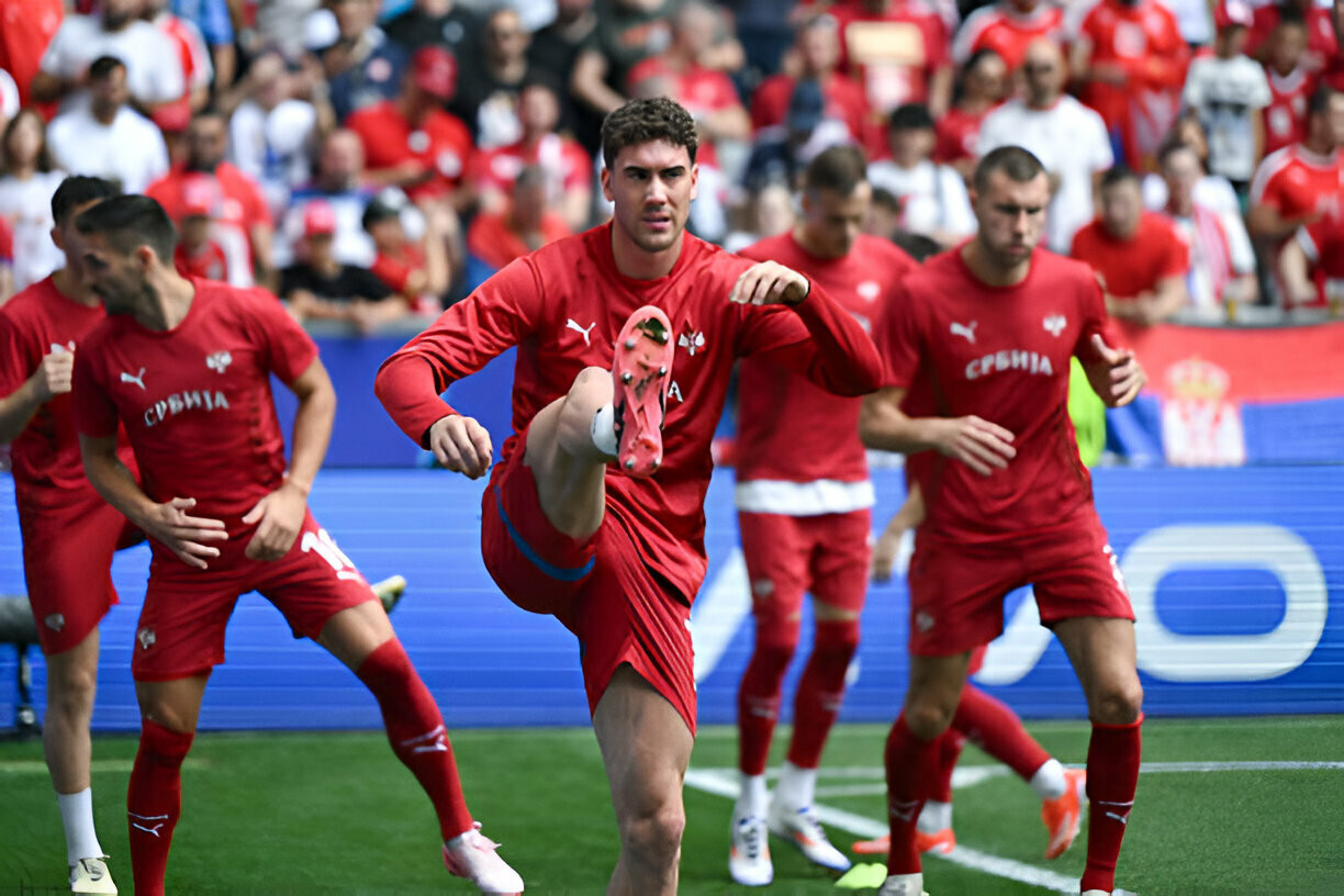 Serbia thoát thua Slovenia nhờ bàn thắng phút 90+5 ảnh 10