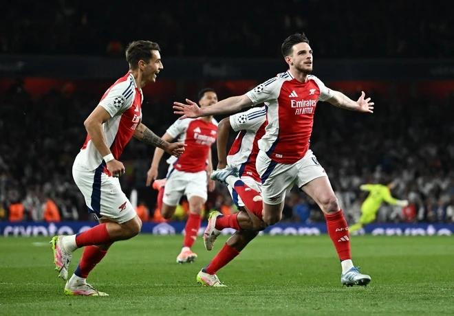 Declan Rice lập 2 siêu phẩm giúp Arsenal đè bẹp Real Madrid.