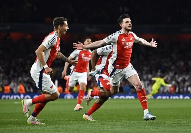 Declan Rice lập 2 siêu phẩm giúp Arsenal đè bẹp Real Madrid. Declan Rice lập 2 siêu phẩm giúp Arsenal đè bẹp Real Madrid.