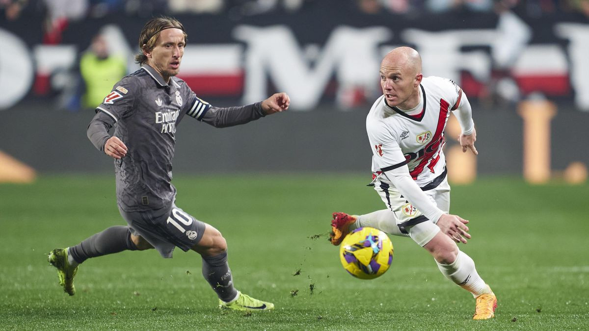 Real Madrid không được phép sảy chân.