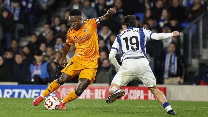 Real Madrid vượt qua Real Sociedad trong trận đấu lượt đi.