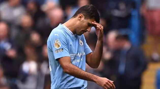 Man City gặp nhiều khó khăn khi không có sự phục vụ của Rodri.