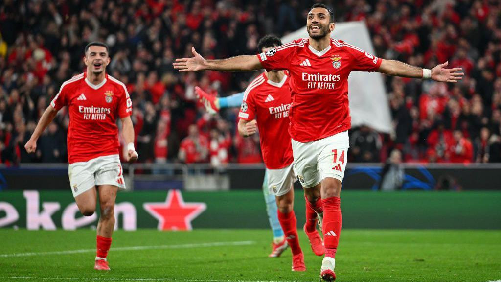 Benfica đi tiếp sau trận hòa kịch tính với Monaco.