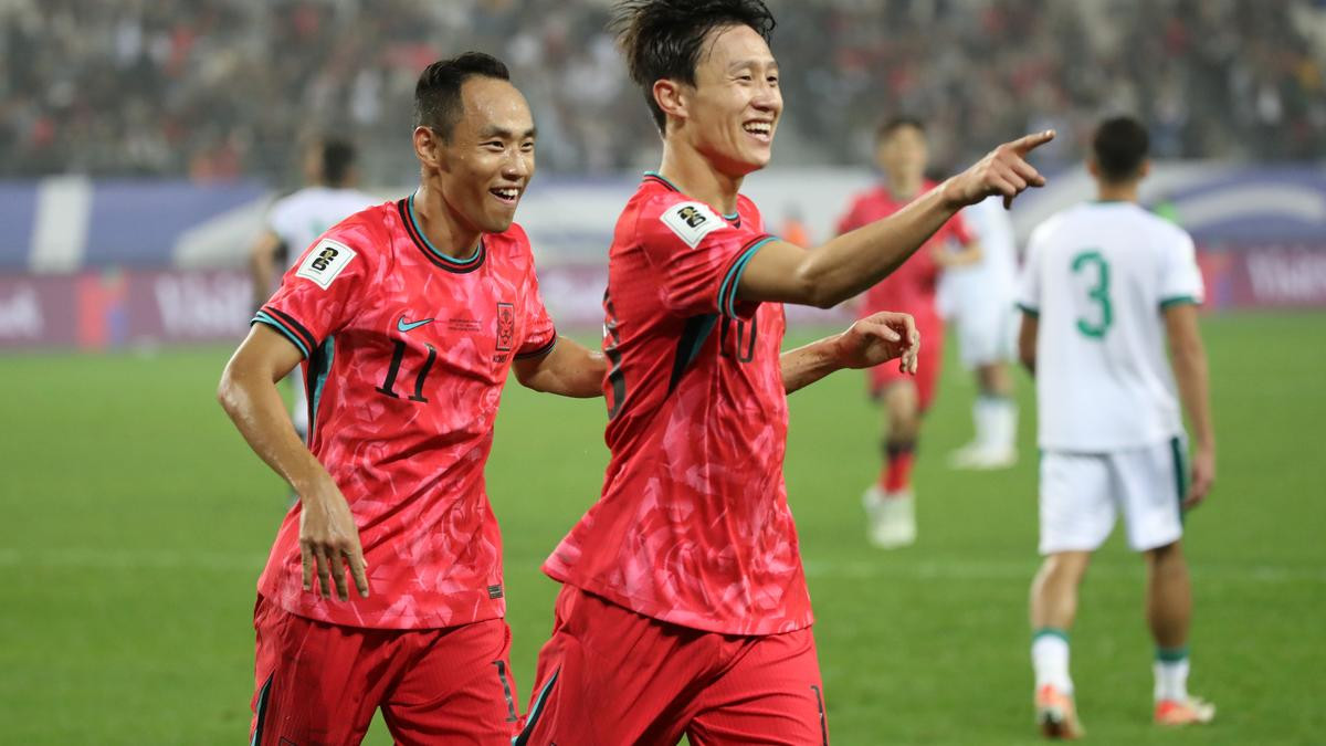 Lee Jae-sung (Bên phải) ghi dấu ấn đậm nét trong chiến thắng của Hàn Quốc. Lee Jae-sung (Bên phải) ghi dấu ấn đậm nét trong chiến thắng của Hàn Quốc.