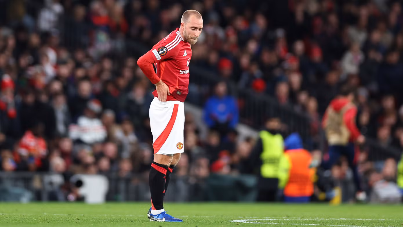 Eriksen mắc sai lầm dẫn đến bàn thua của MU trong hiệp 2.