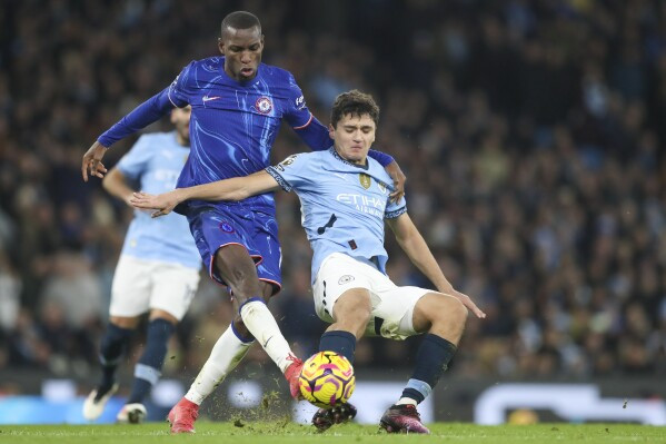 Màn ra mắt thảm họa của trung vệ Khusanov.