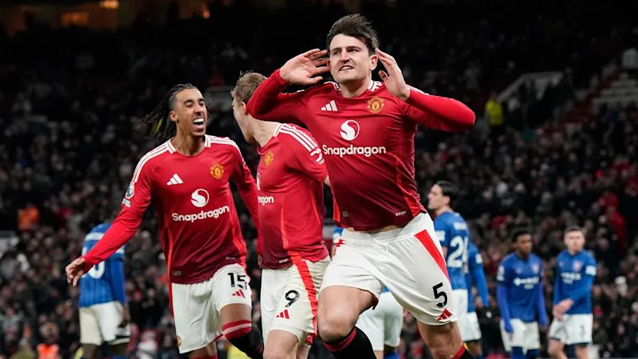 Maguire ghi bàn ấn định chiến thắng cho Man United. Maguire ghi bàn ấn định chiến thắng cho Man United.