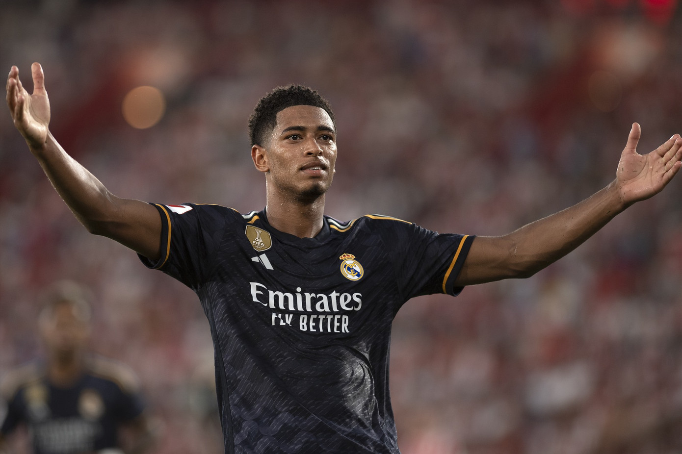 Kiểu ăn mừng dang rộng tay quen thuộc của Bellingham. Kiểu ăn mừng dang rộng tay quen thuộc của Bellingham.