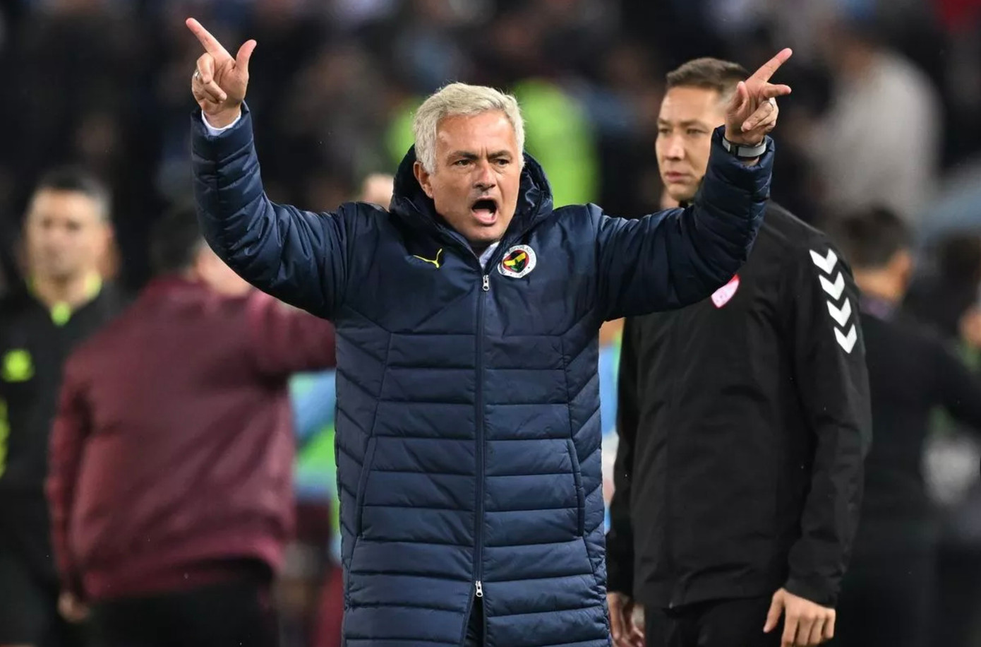 HLV Jose Mourinho chê bai trọng tài và giải VĐQG Thổ Nhĩ Kỳ.