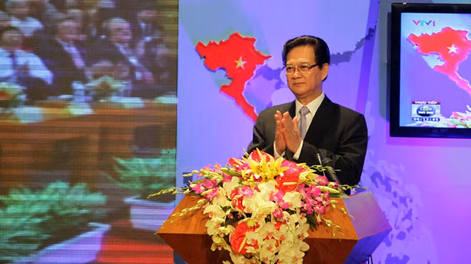 Thủ tướng Nguyễn Tấn Dũng phát biểu chúc mừng vệ tinh Vinasat-2 vào quỹ đạo thành công - Ảnh: Việt Dũng (Tuổi Trẻ)