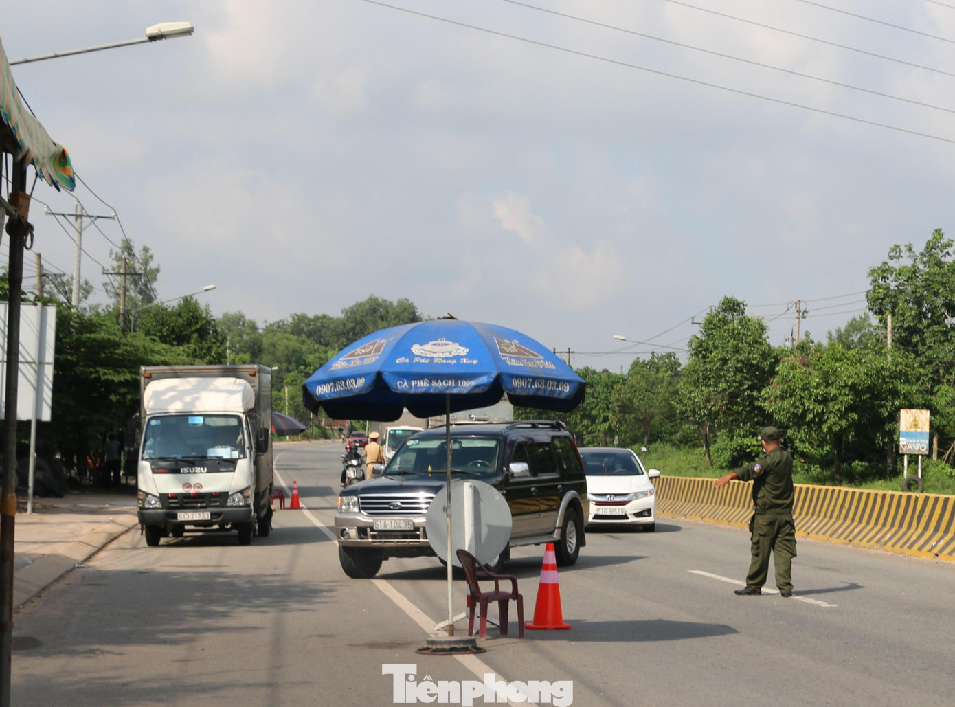 Quốc lộ 13 nối Bình Dương và Bình Phước đều được bố trí chốt kiểm dịch của hai tỉnh