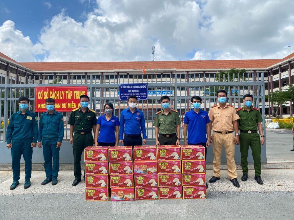 Đại úy Hoàng Trung Tương cho biết, tuổi trẻ Công an tỉnh Bình Dương sẽ luôn tích cực hỗ trợ người dân trong phòng, chống dịch bệnh COVID-19 Đại úy Hoàng Trung Tương cho biết, tuổi trẻ Công an tỉnh Bình Dương sẽ luôn tích cực hỗ trợ người dân trong phòng, chống dịch bệnh COVID-19