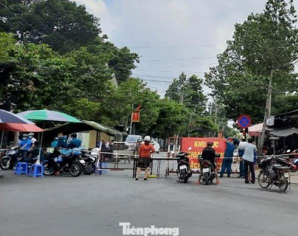 Phong tỏa đường Bùi Thị Xuân