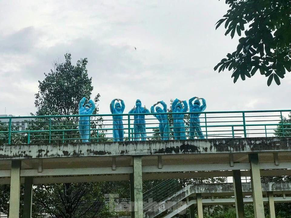 Các tình nguyện viên trong khu cách ly ở TP Thuận An Các tình nguyện viên trong khu cách ly ở TP Thuận An