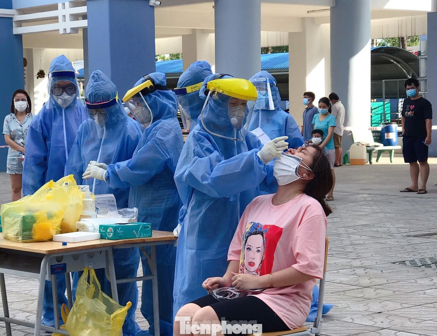 Bình Dương lấy mẫu xét nghiệm đồng loạt người dân trong khu vực nguy cơ cao Bình Dương lấy mẫu xét nghiệm đồng loạt người dân trong khu vực nguy cơ cao