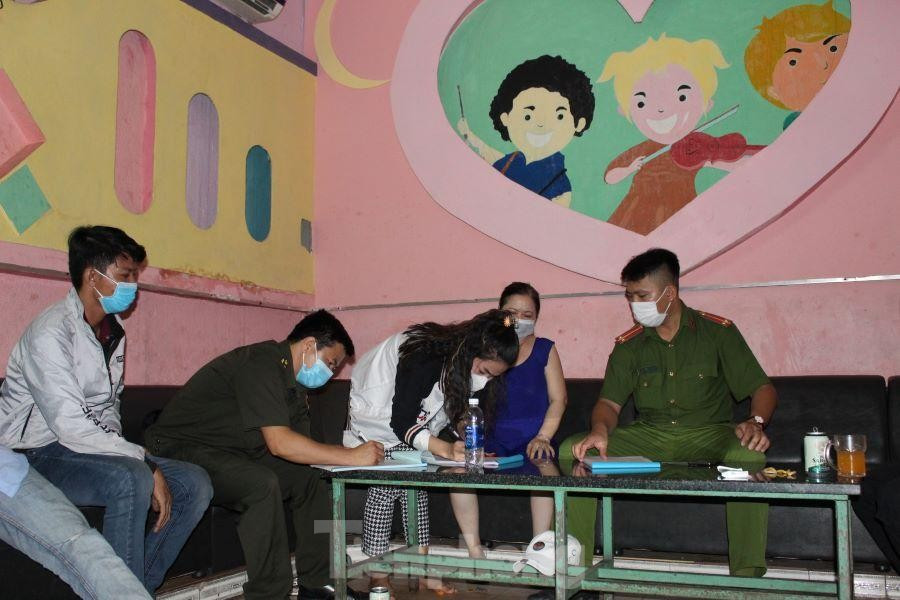 CẬP NHẬT DỊCH ngày 8/6: Ca tử vong trên đường chuyển viện nghi mắc COVID-19 ảnh 4