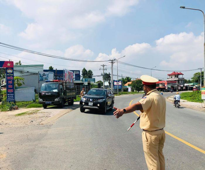 TX Tân Uyên lập chốt cả dường bộ và đường thủy TX Tân Uyên lập chốt cả dường bộ và đường thủy