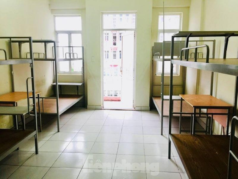 Bên trong phòng ký túc xá tại Đại học Quốc gia TP.HCM