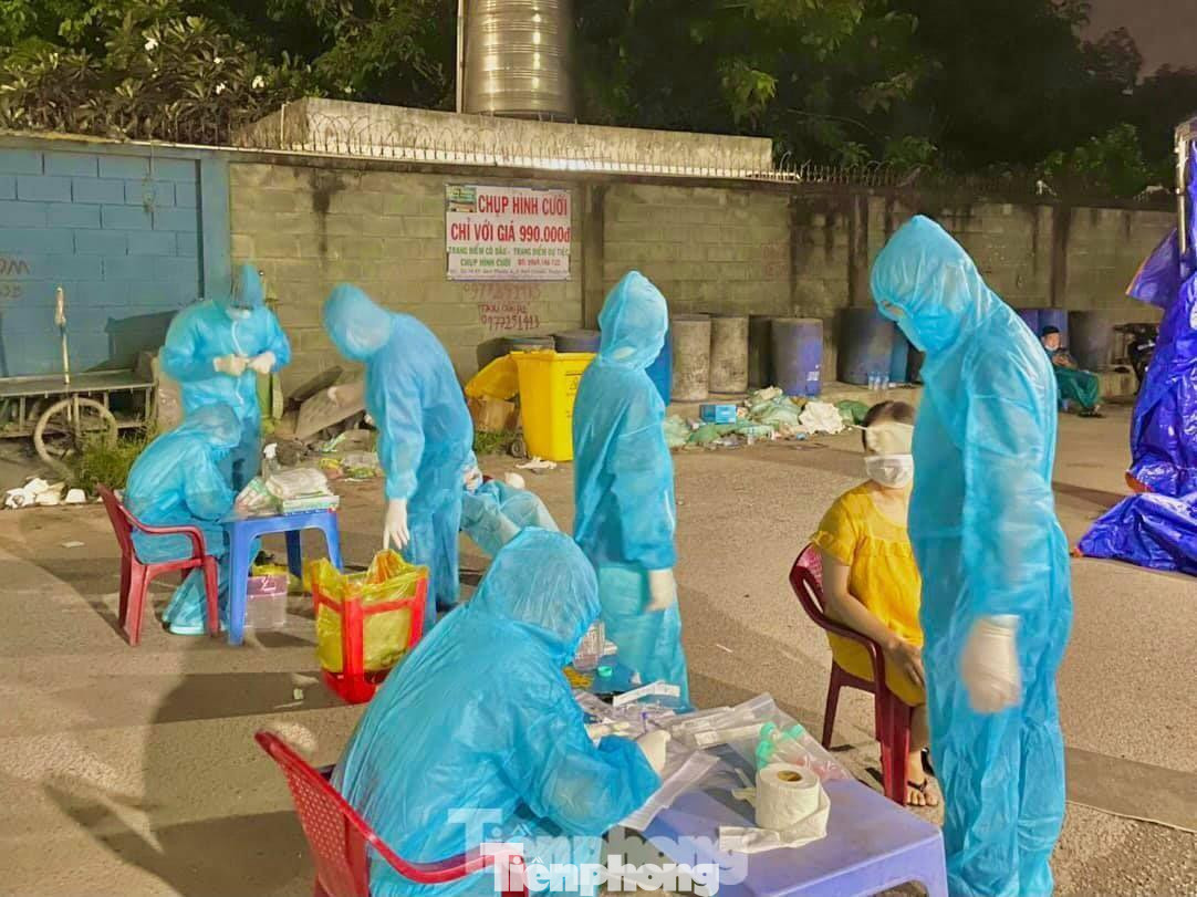 Bình Dương lấy mẫu xét nghiệm đồng loạt người dân trong khu vực có dịch